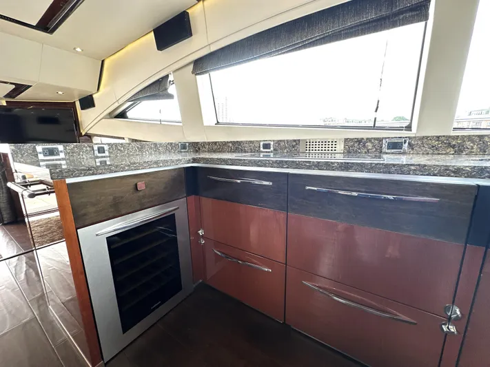  Yacht Photos Pics 2016 Sea Ray L650 Fly