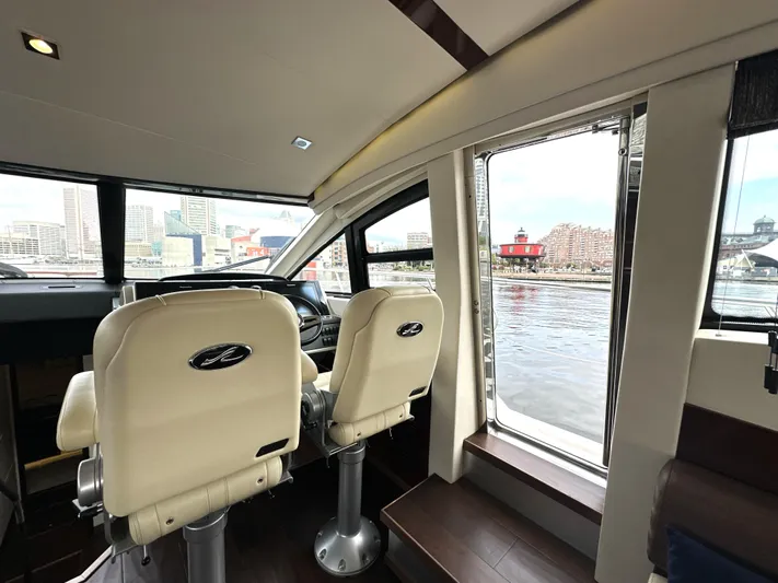  Yacht Photos Pics 2016 Sea Ray L650 Fly