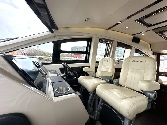  Yacht Photos Pics 2016 Sea Ray L650 Fly