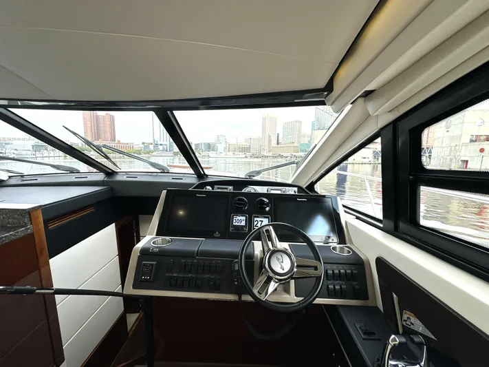  Yacht Photos Pics 2016 Sea Ray L650 Fly