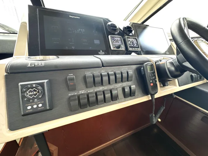  Yacht Photos Pics 2016 Sea Ray L650 Fly