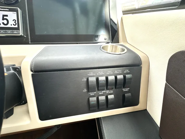  Yacht Photos Pics 2016 Sea Ray L650 Fly