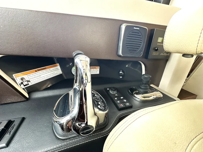  Yacht Photos Pics 2016 Sea Ray L650 Fly