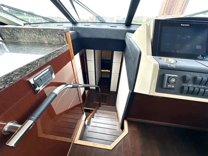  Yacht Photos Pics 2016 Sea Ray L650 Fly