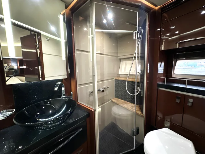  Yacht Photos Pics 2016 Sea Ray L650 Fly