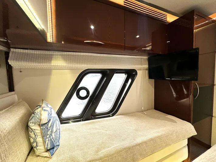  Yacht Photos Pics 2016 Sea Ray L650 Fly