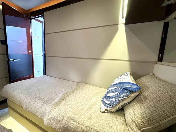  Yacht Photos Pics 2016 Sea Ray L650 Fly