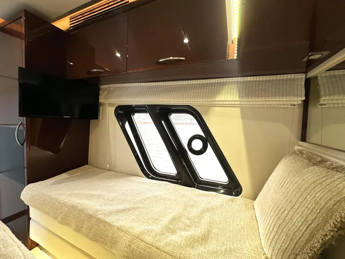  Yacht Photos Pics 2016 Sea Ray L650 Fly