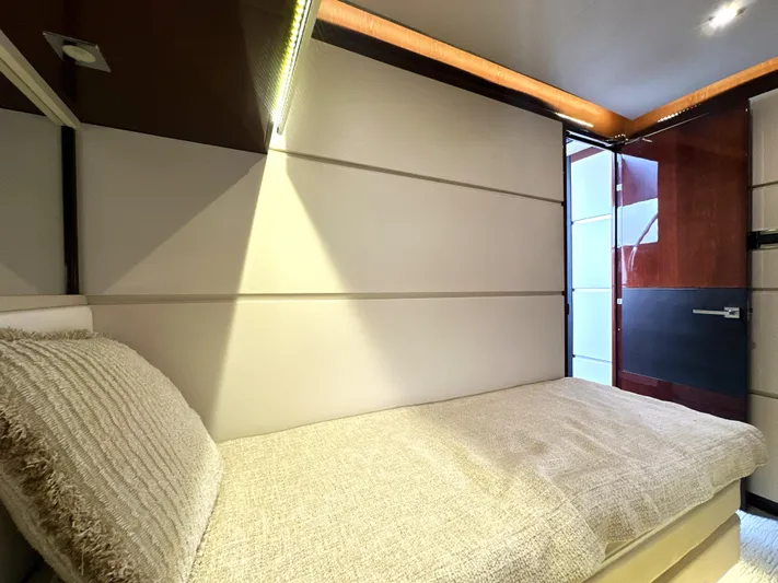  Yacht Photos Pics 2016 Sea Ray L650 Fly