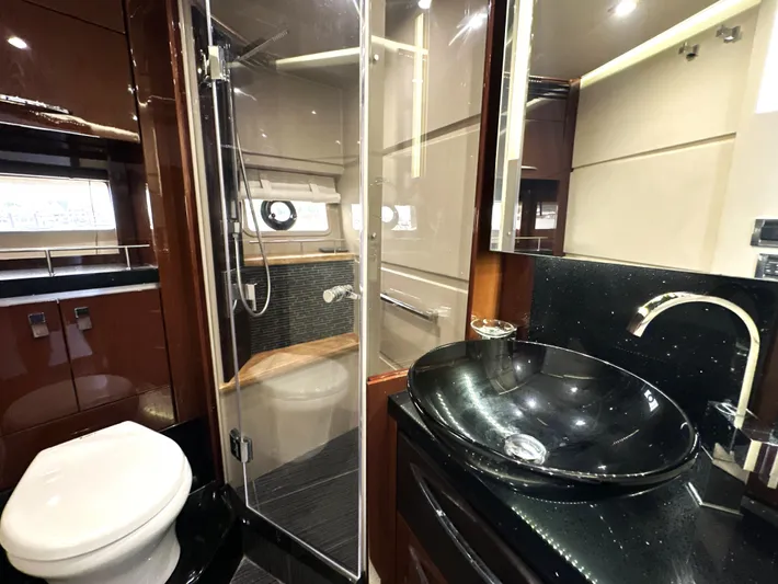  Yacht Photos Pics 2016 Sea Ray L650 Fly