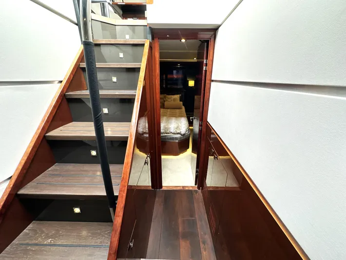  Yacht Photos Pics 2016 Sea Ray L650 Fly