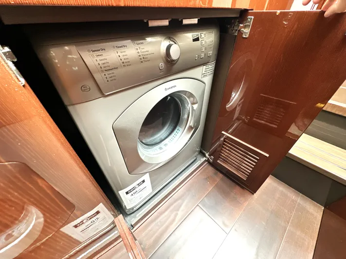  Yacht Photos Pics 2016 Sea Ray L650 Fly