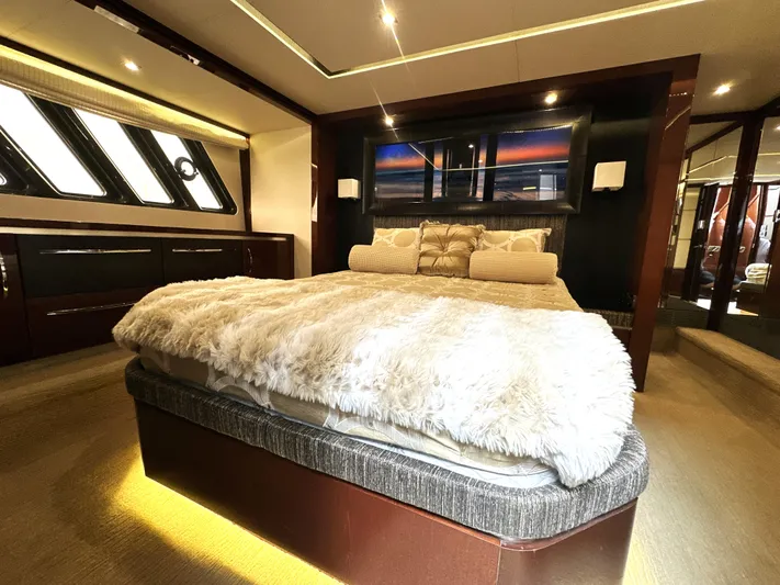  Yacht Photos Pics 2016 Sea Ray L650 Fly