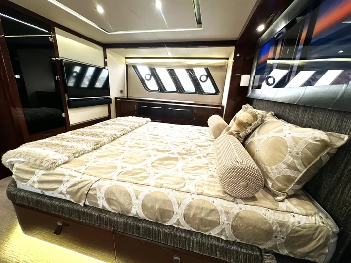  Yacht Photos Pics 2016 Sea Ray L650 Fly