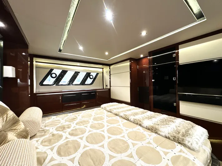  Yacht Photos Pics 2016 Sea Ray L650 Fly