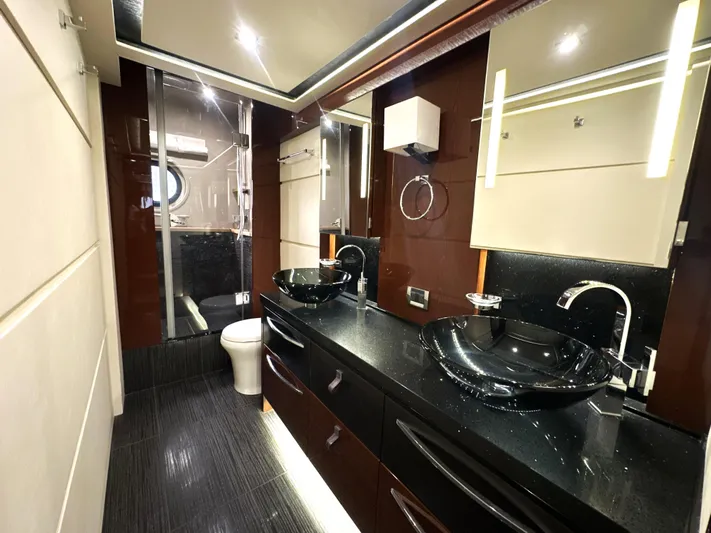  Yacht Photos Pics 2016 Sea Ray L650 Fly