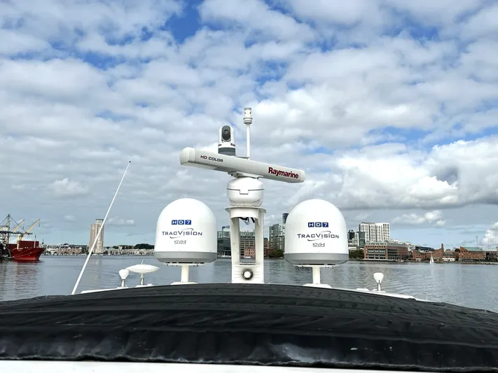  Yacht Photos Pics 2016 Sea Ray L650 Fly