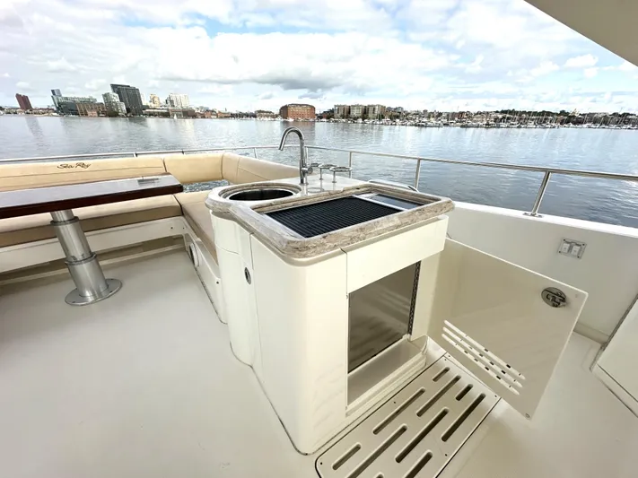  Yacht Photos Pics 2016 Sea Ray L650 Fly