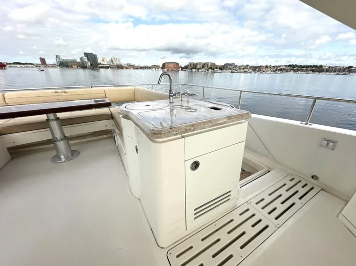  Yacht Photos Pics 2016 Sea Ray L650 Fly