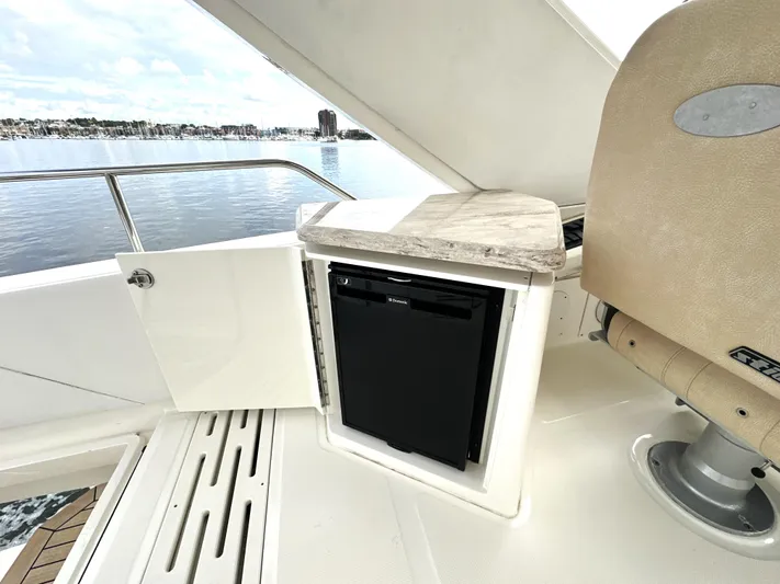  Yacht Photos Pics 2016 Sea Ray L650 Fly