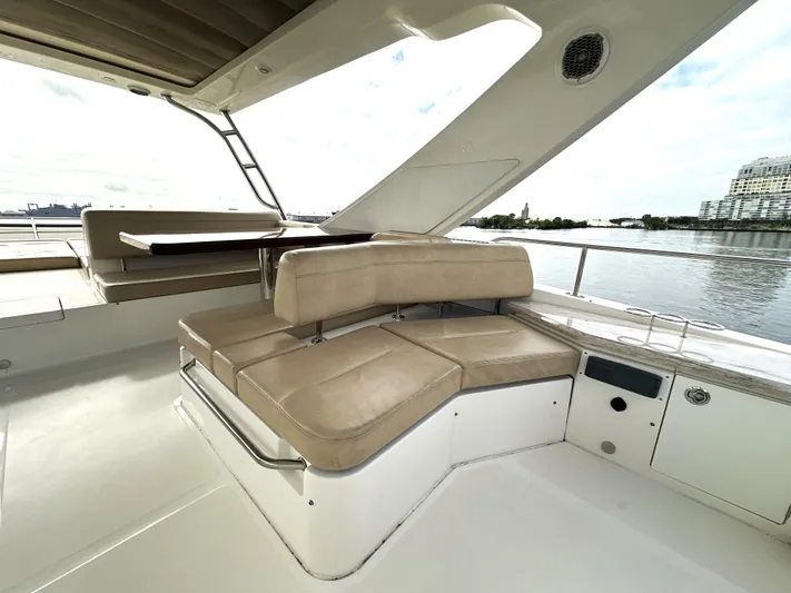  Yacht Photos Pics 2016 Sea Ray L650 Fly