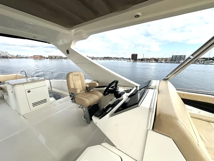  Yacht Photos Pics 2016 Sea Ray L650 Fly