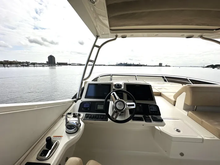  Yacht Photos Pics 2016 Sea Ray L650 Fly
