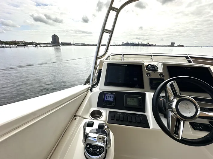  Yacht Photos Pics 2016 Sea Ray L650 Fly
