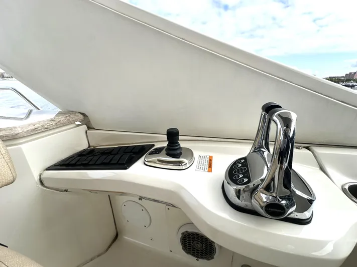  Yacht Photos Pics 2016 Sea Ray L650 Fly