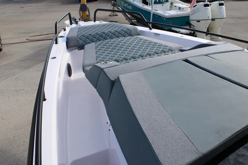  Yacht Photos Pics Axopar 37 - Forward Seating