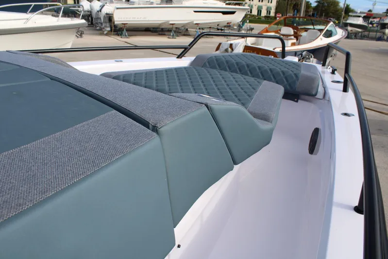  Yacht Photos Pics Axopar 37 - Forward Seating