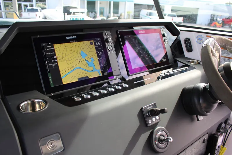  Yacht Photos Pics Axopar 37 - Helm