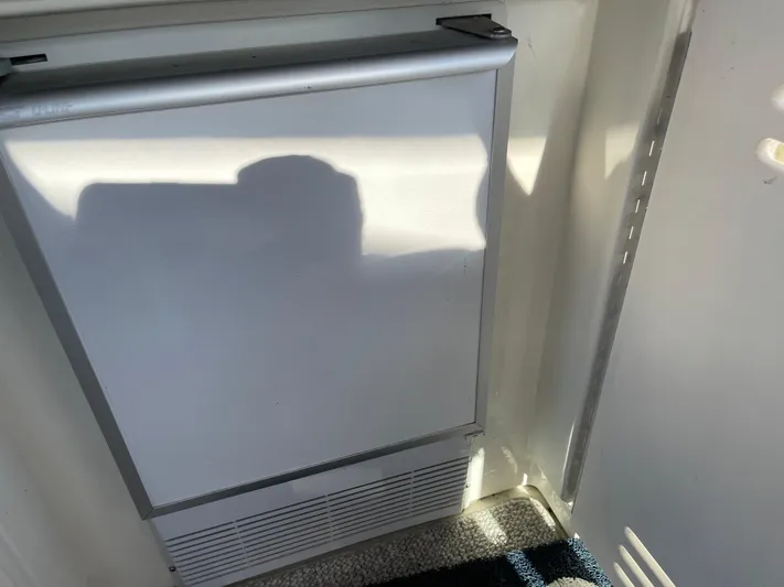  Yacht Photos Pics Built-in refrigerator on a 2000 Sea Ray 380 Sundancer yacht.