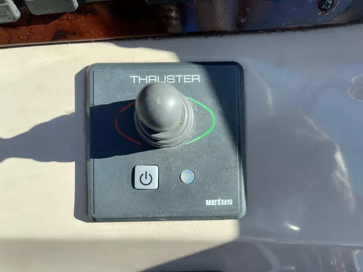  Yacht Photos Pics Control panel for Vetus thruster on 2000 Sea Ray 380 Sundancer boat.