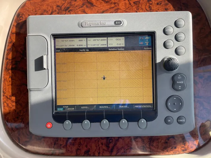  Yacht Photos Pics Navigation system on a 2000 Sea Ray 380 Sundancer boat dashboard.