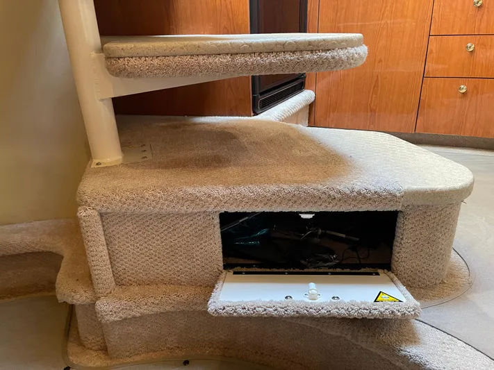  Yacht Photos Pics Interior of 2000 Sea Ray 380 Sundancer with carpeted steps and storage compartment.