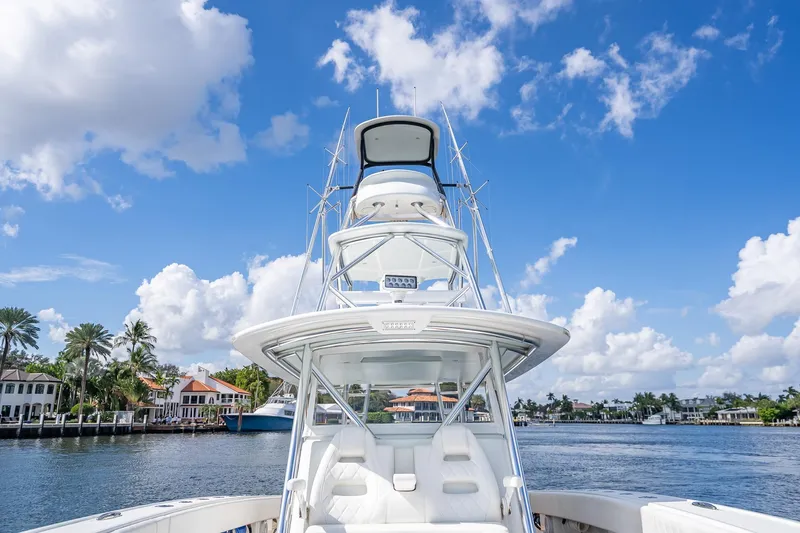  Yacht Photos Pics 2019 Freeman 42LR boat on a sunny day, with waterfront homes and palm trees in the background.