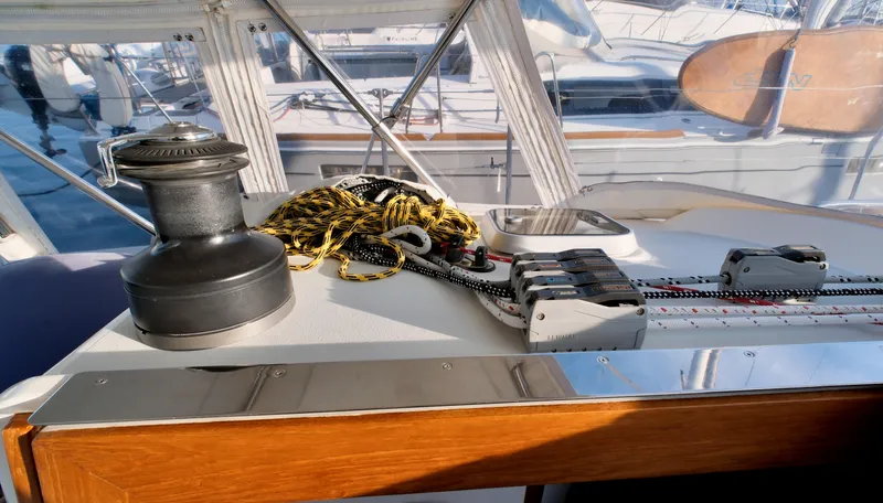 Sugar Yacht Photos Pics Electric Main Halyard Winch With Clutches