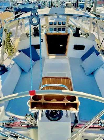 Sugar Yacht Photos Pics Helm W/Fold Down Cockpit Table