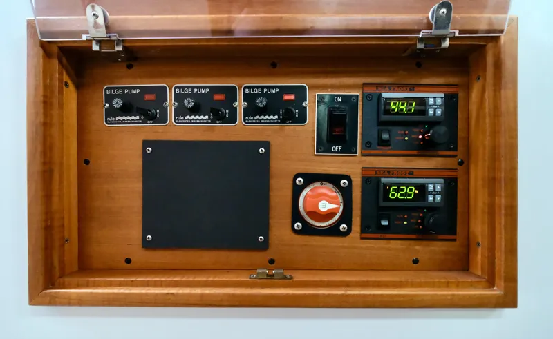 Sugar Yacht Photos Pics Bilge Pump Switches & Refer Monitor