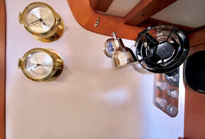 Sugar Yacht Photos Pics Main Bulk Head Berometer/Clock