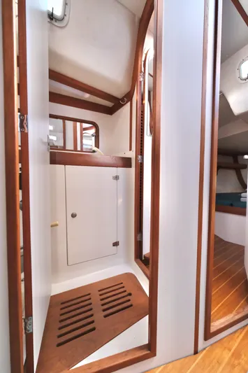 Sugar Yacht Photos Pics Aft Head