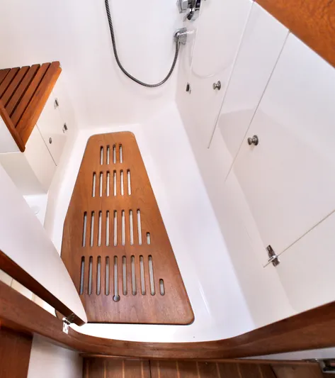 Sugar Yacht Photos Pics Foreward Shower