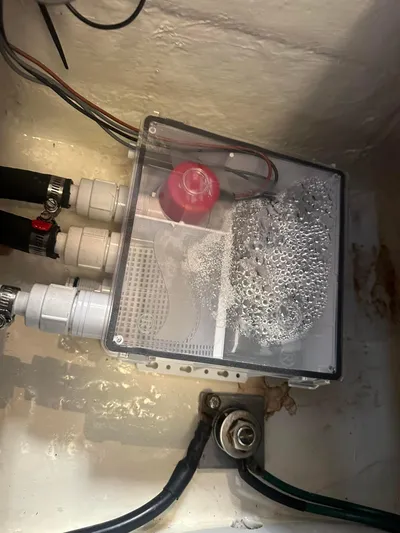 Sugar Yacht Photos Pics New Shower Sump Pump / Very Clean Bilge