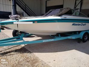1991 MasterCraft MARISTAR 240 SC
