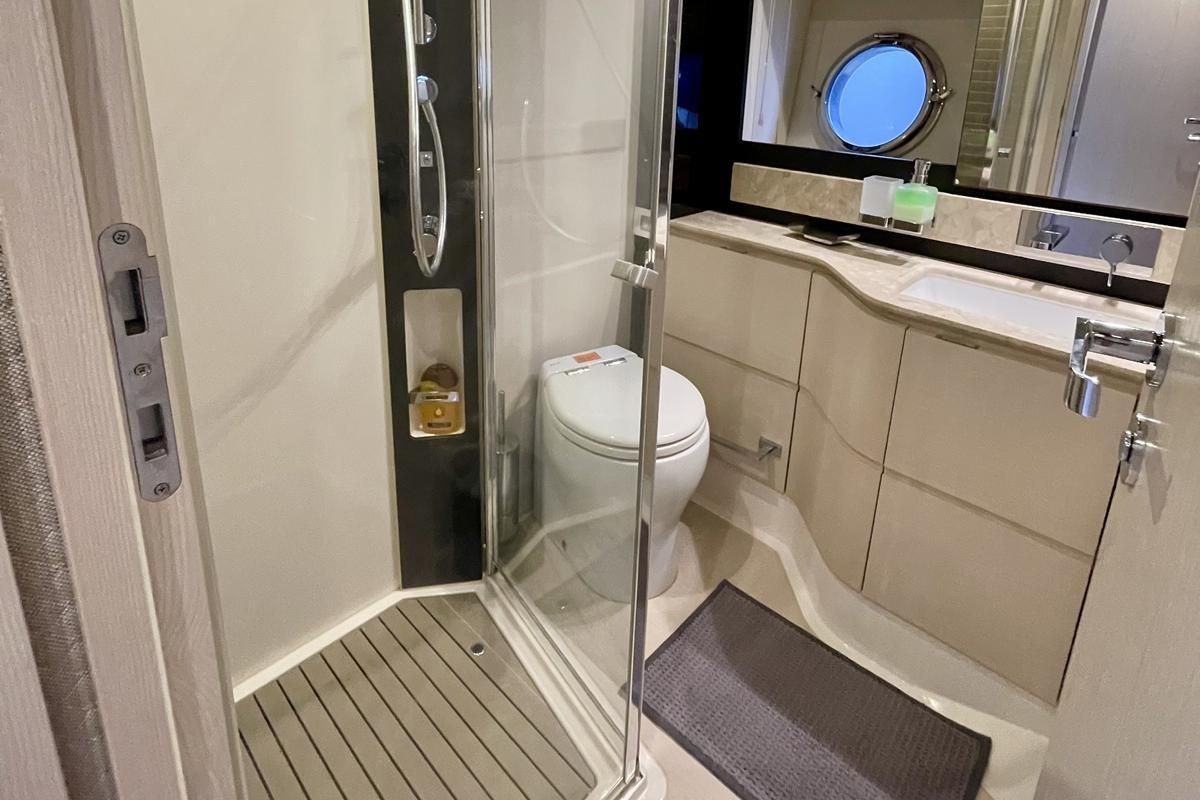 2017 Azimut 68 
