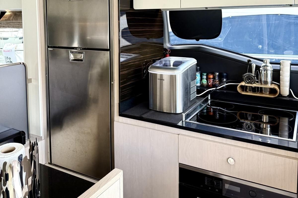 2017 Azimut 68 