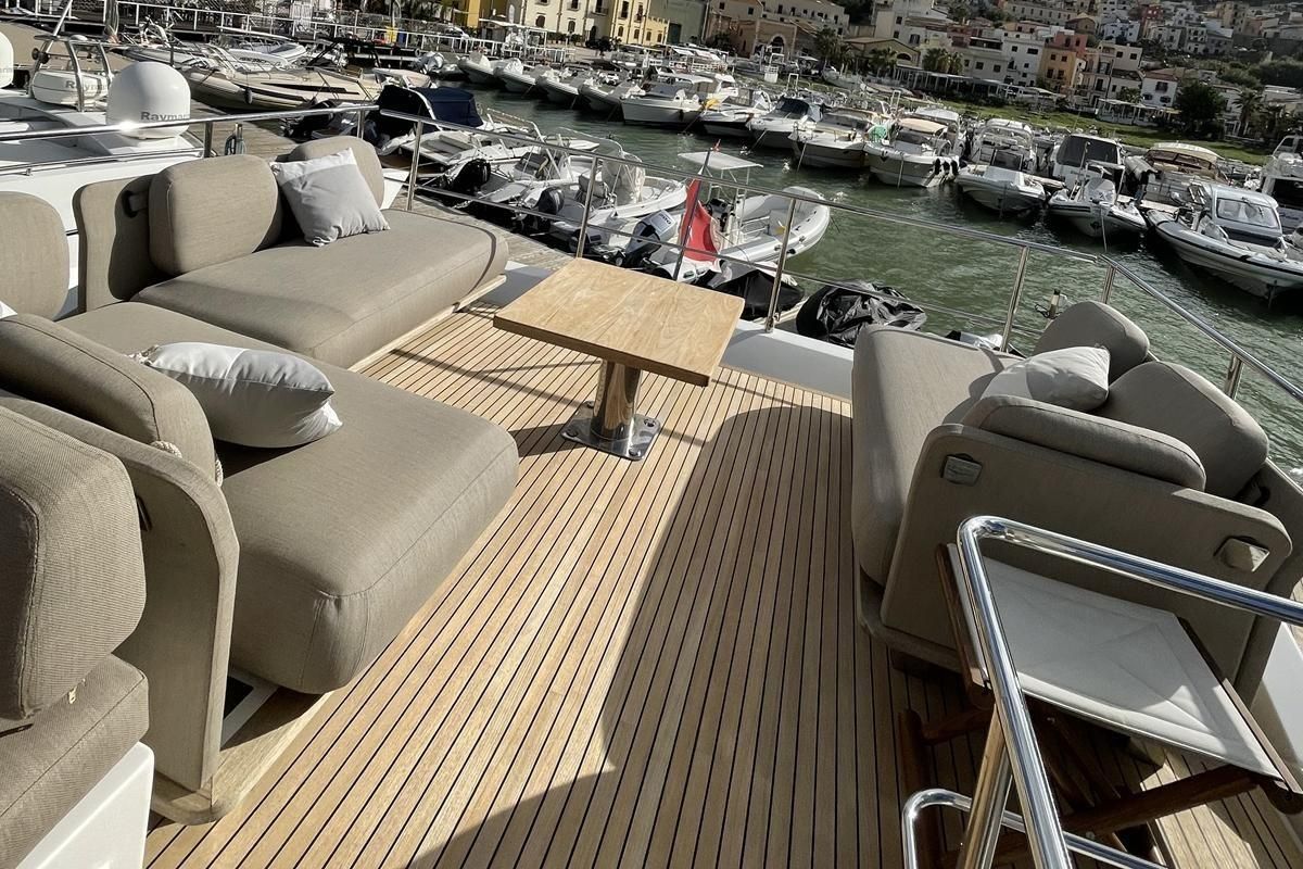 2017 Azimut 68 
