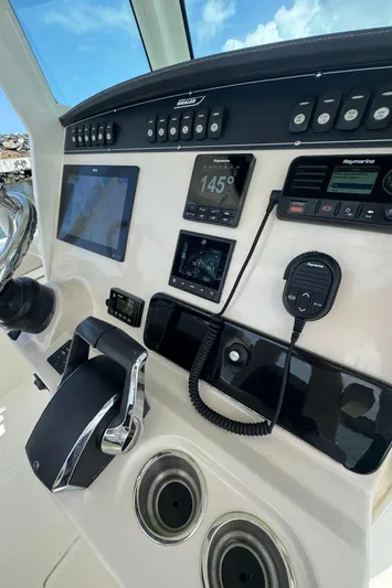  Yacht Photos Pics 2022 Boston Whaler 280 Outrage dashboard with modern controls and navigation equipment.