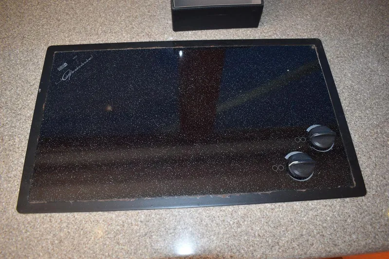  Yacht Photos Pics Glass cooktop with two knobs on a 2005 Egg Harbor 37 Sport Yacht.